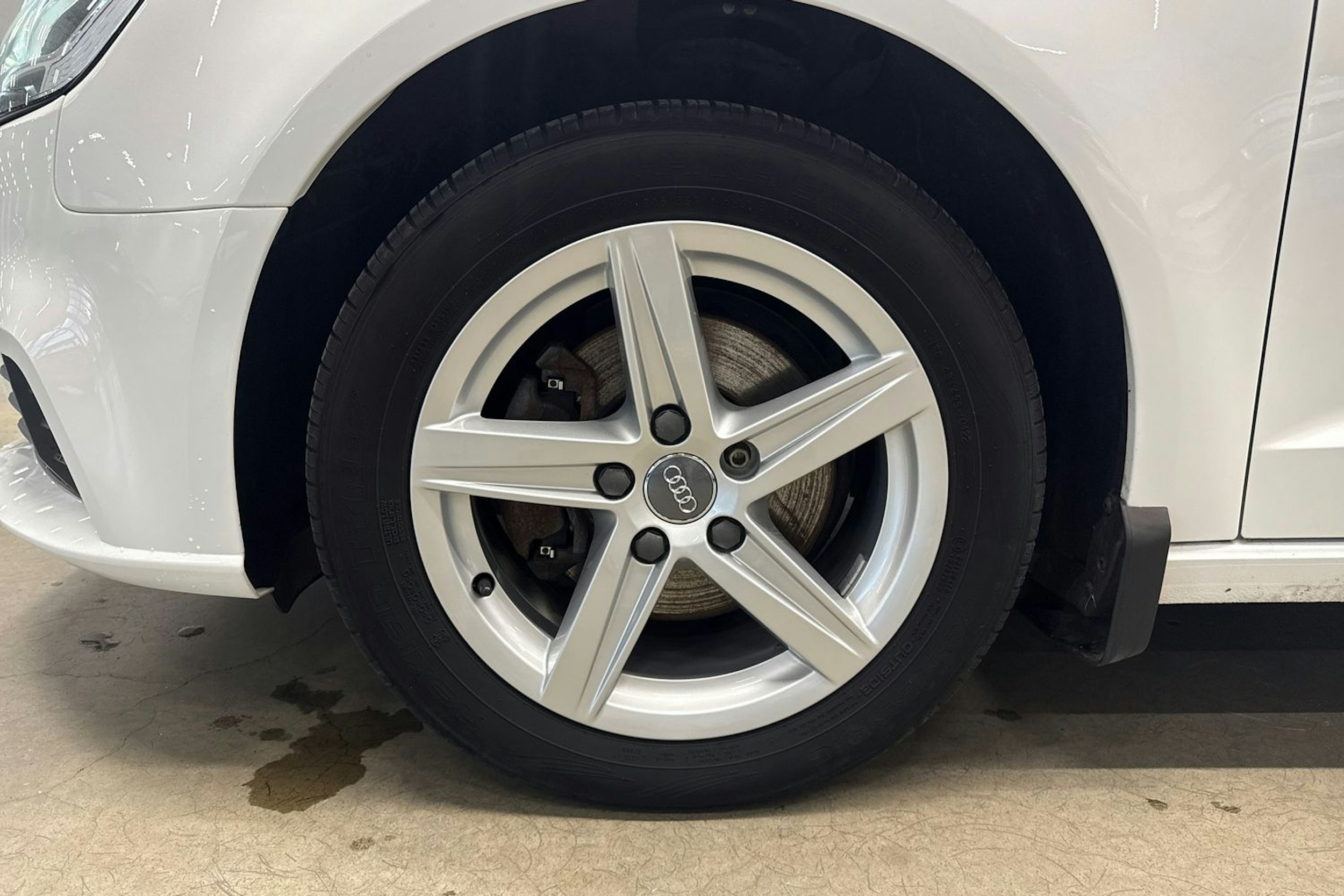 valkoinen Audi A3 2018 kuva 9.