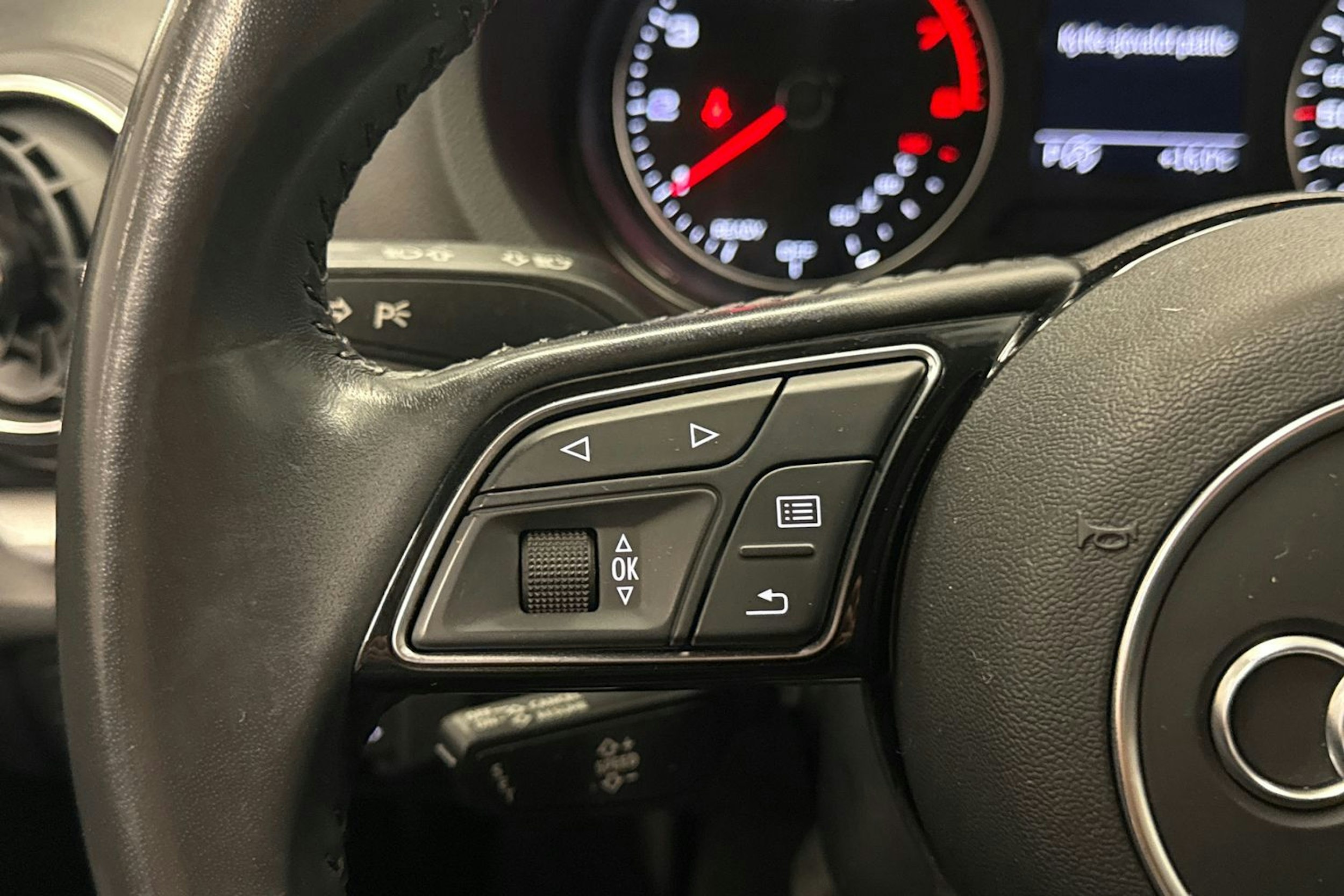 valkoinen Audi A3 2018 kuva 12.