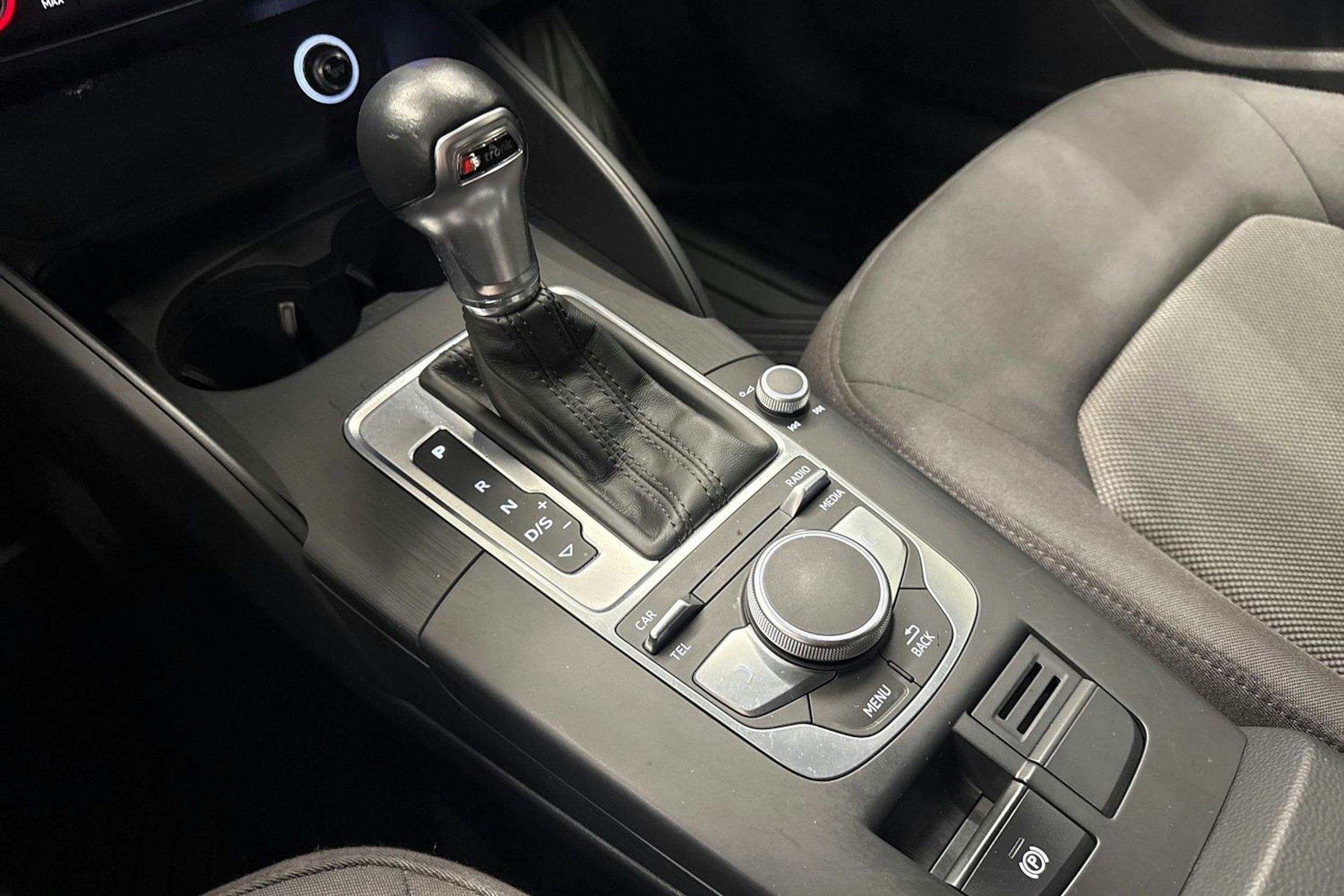 valkoinen Audi A3 2018 kuva 17.