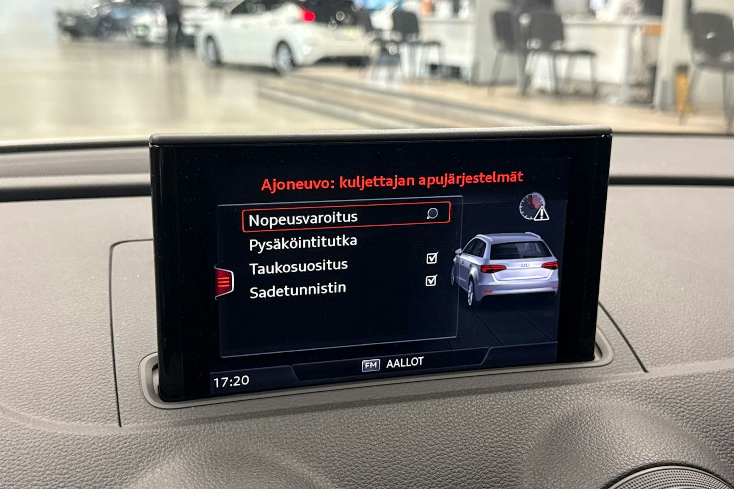 valkoinen Audi A3 2018 kuva 20.