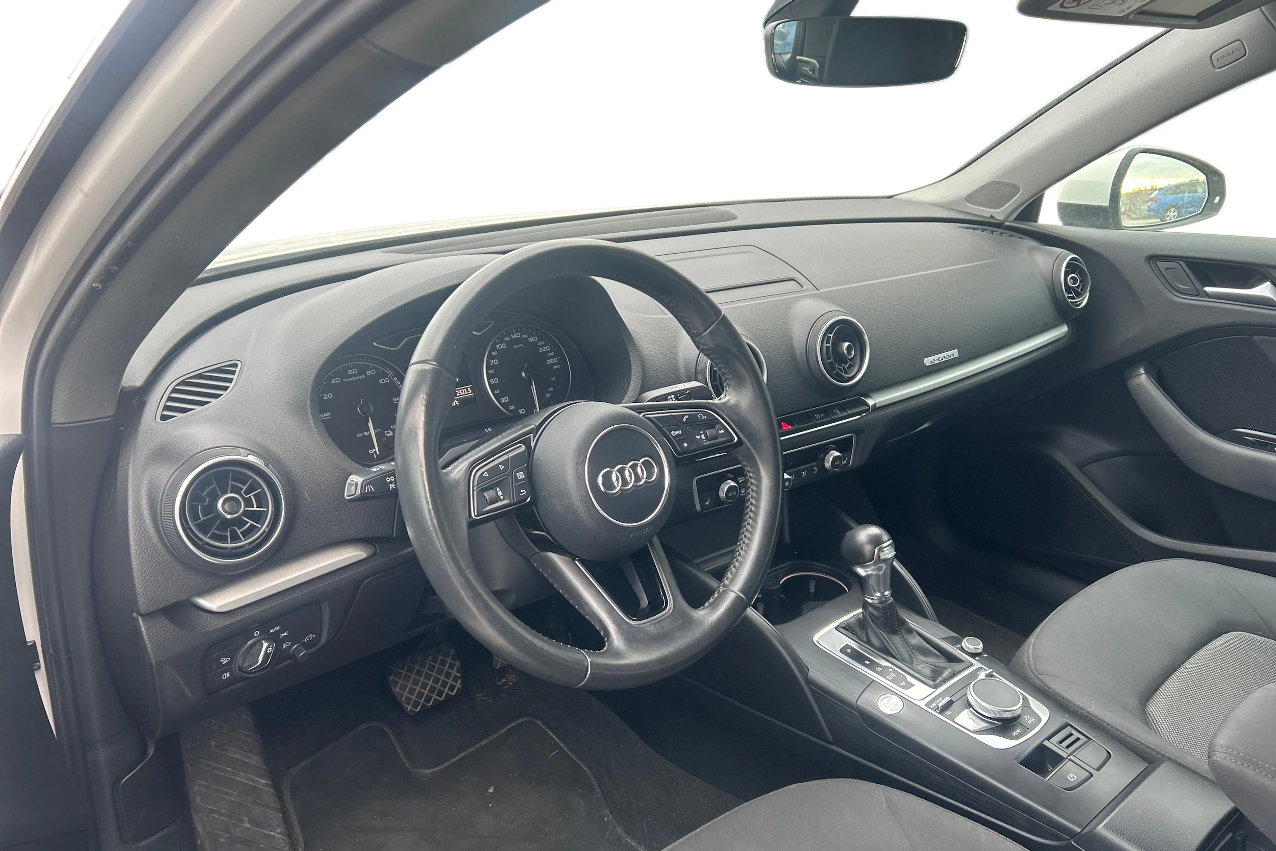 Valkoinen Audi A3 2017 kuva 3.