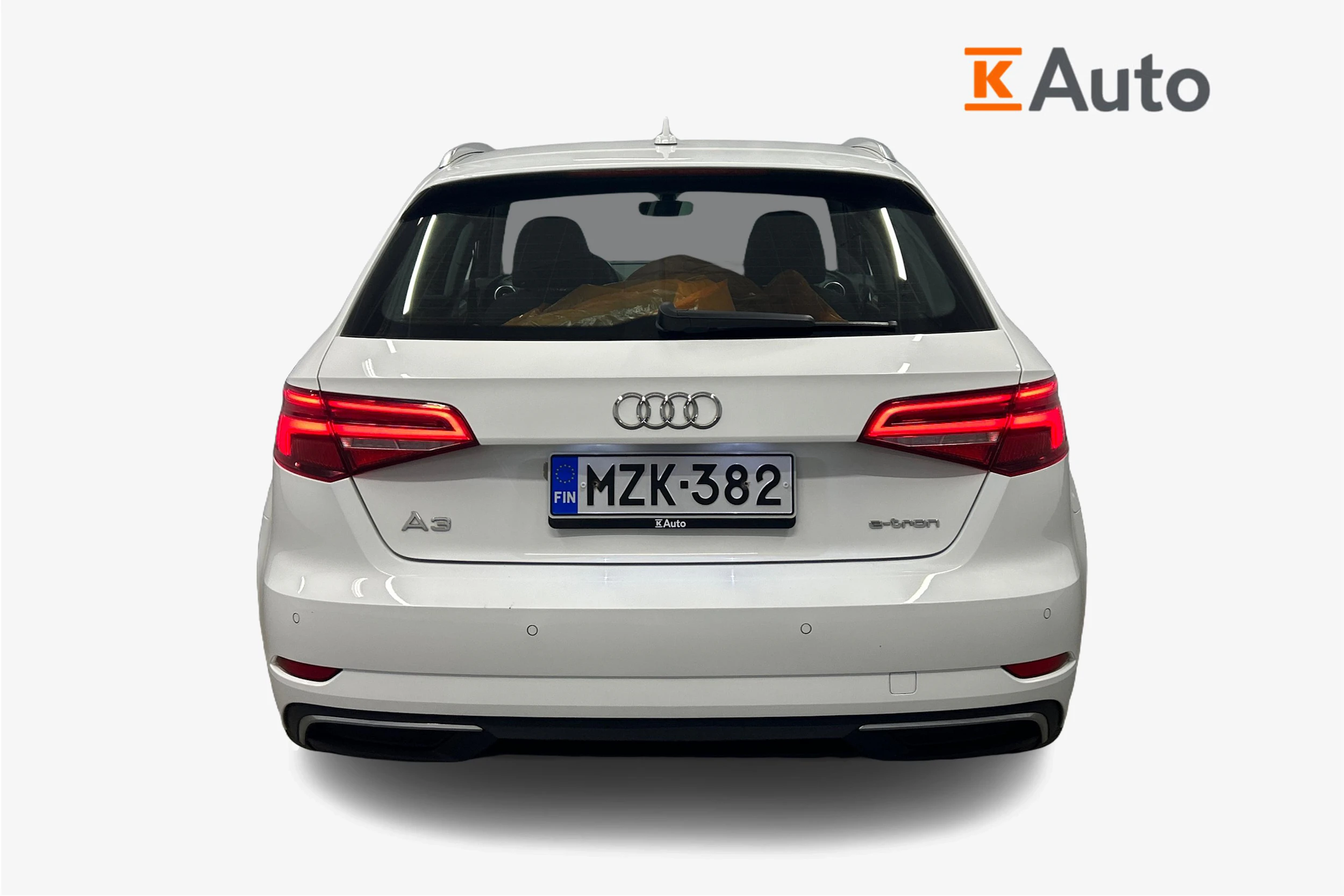 Valkoinen Audi A3 2018 kuva 4.