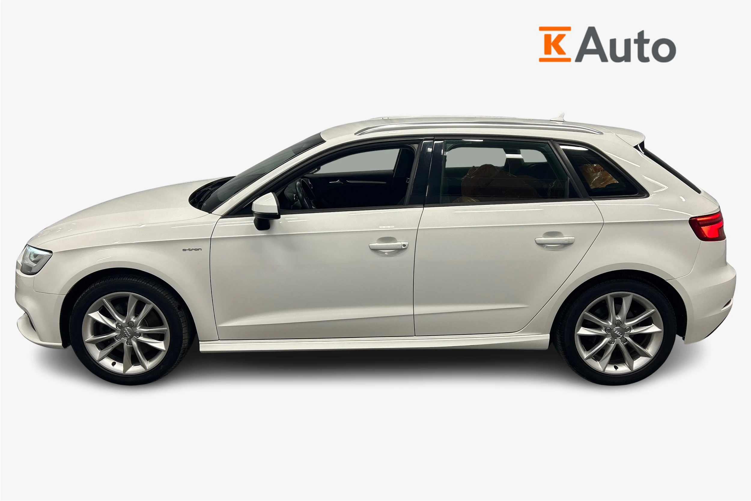 Valkoinen Audi A3 2018 kuva 7.
