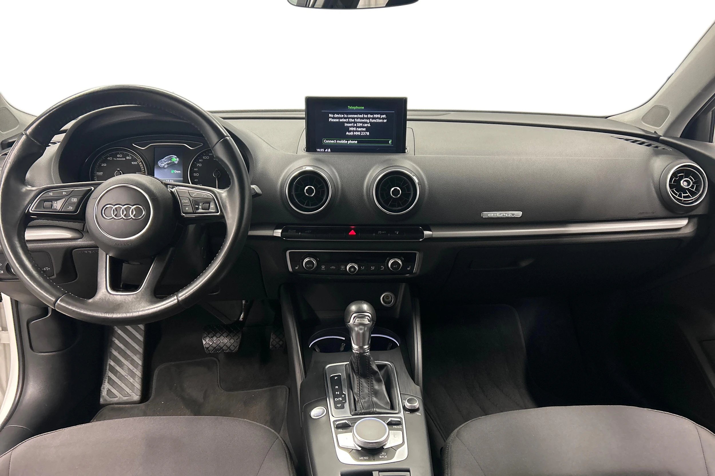 Valkoinen Audi A3 2018 kuva 9.