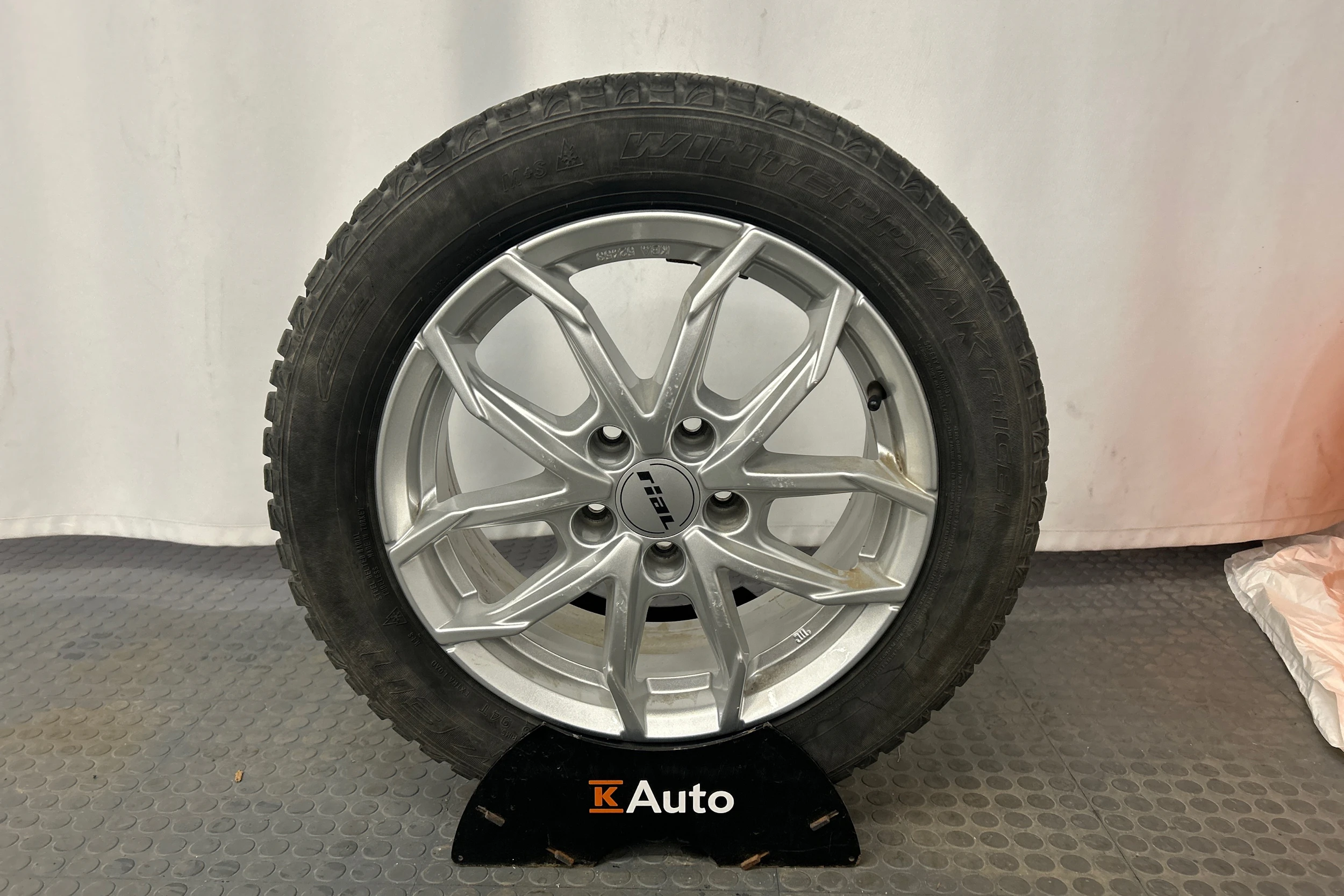 Valkoinen Audi A3 2018 kuva 13.