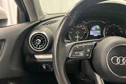 Valkoinen Audi A3 2018 kuva 15.