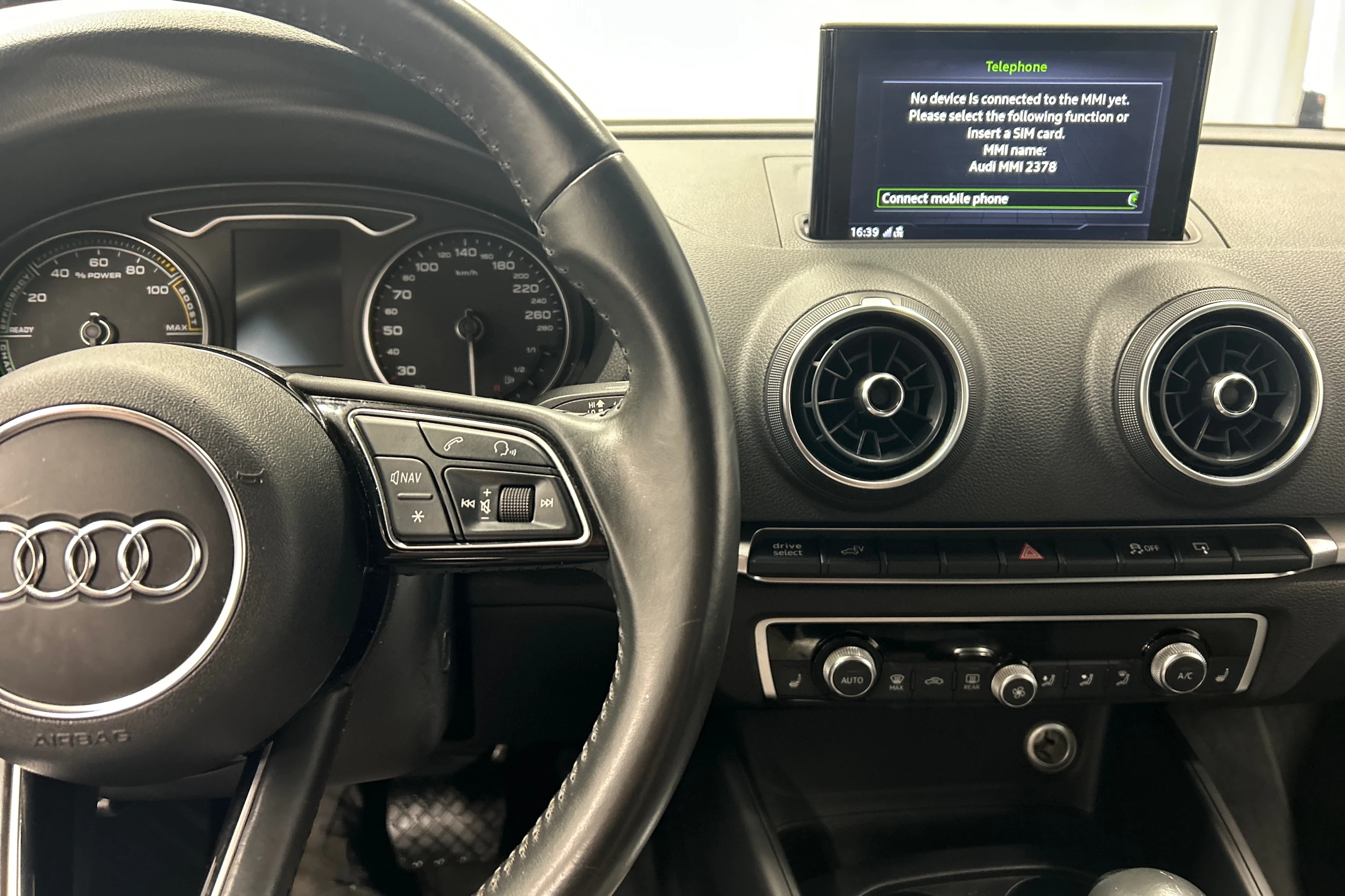 Valkoinen Audi A3 2018 kuva 16.