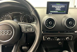 Valkoinen Audi A3 2018 kuva 16.