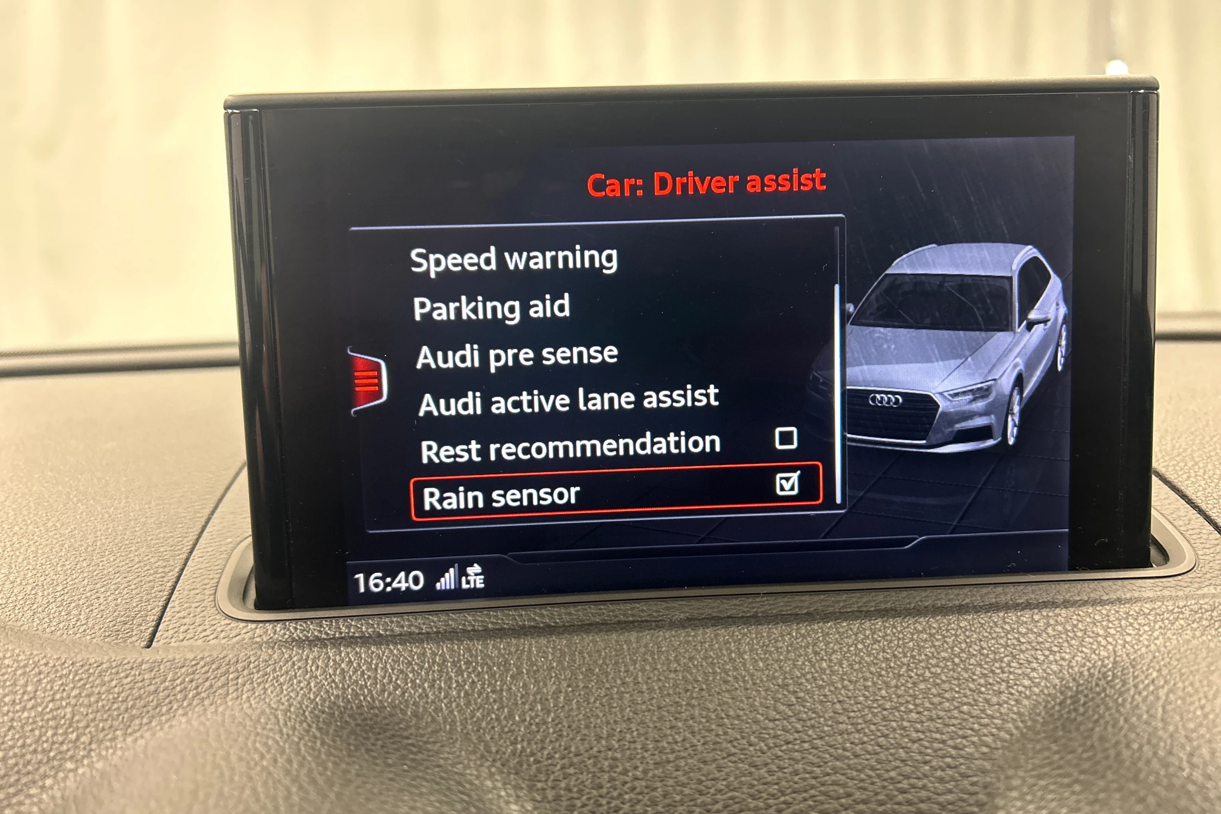 Valkoinen Audi A3 2018 kuva 17.