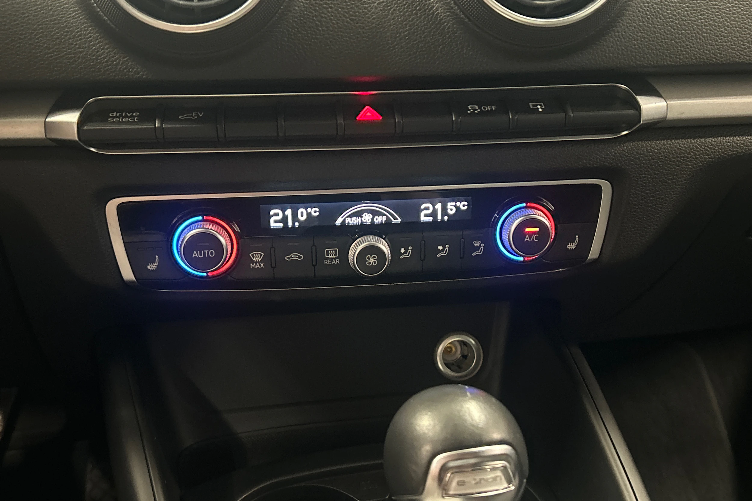 Valkoinen Audi A3 2018 kuva 18.