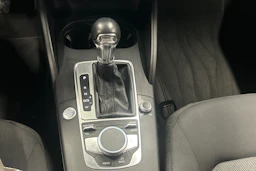 Valkoinen Audi A3 2018 kuva 20.