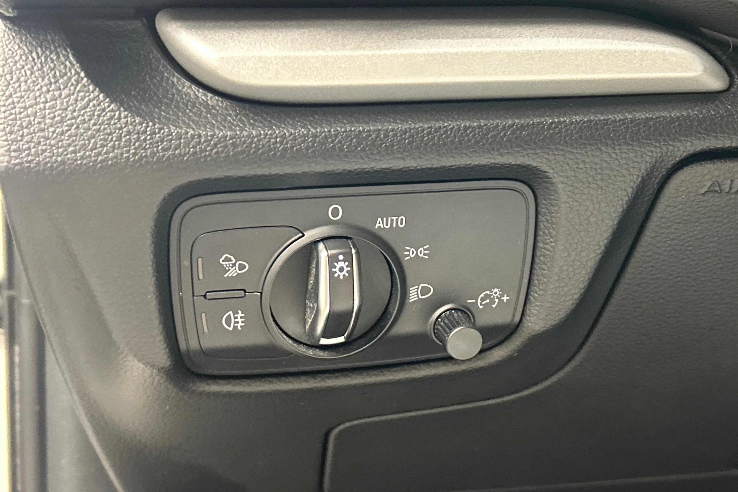 Valkoinen Audi A3 2018 kuva 21.