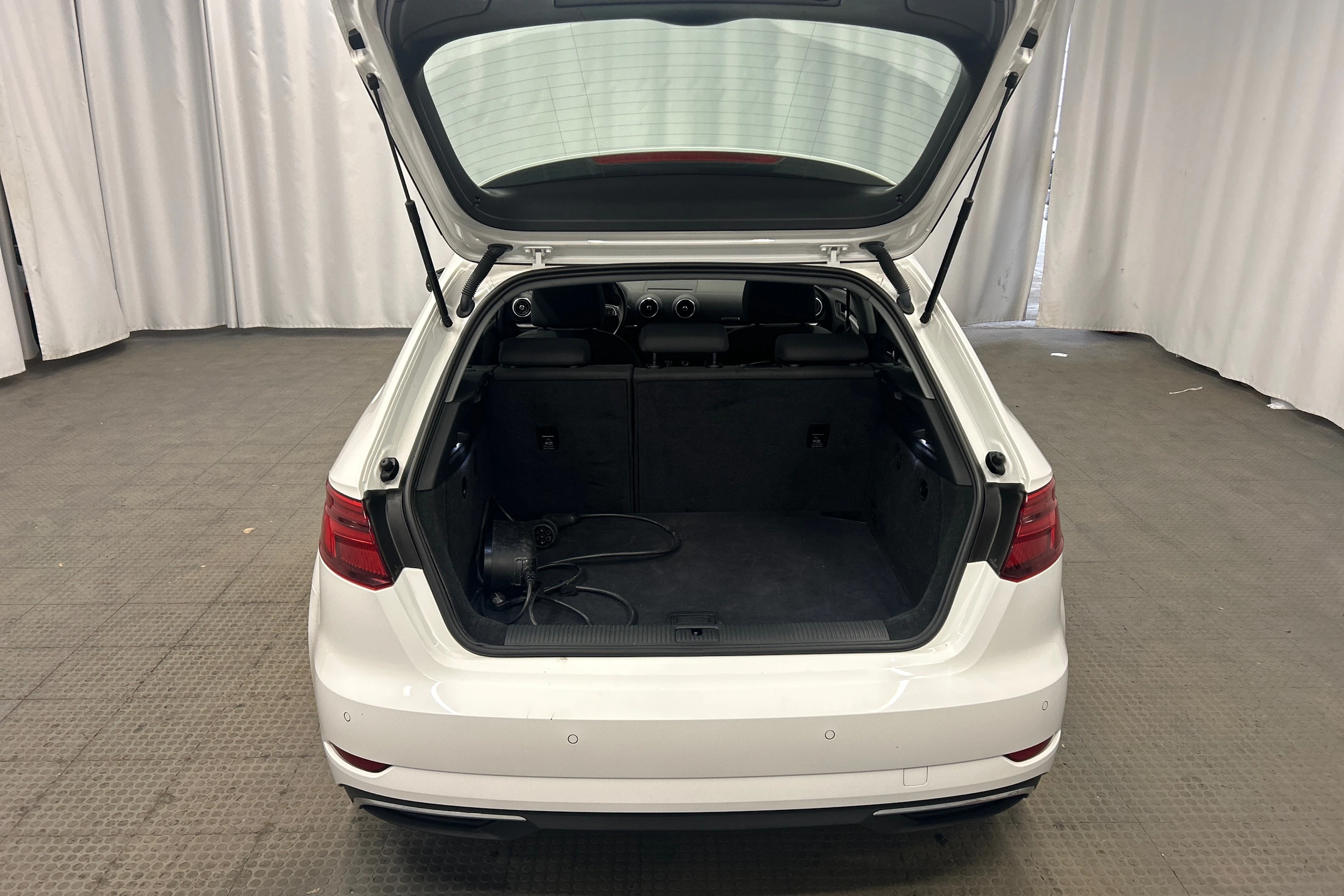 Valkoinen Audi A3 2018 kuva 24.