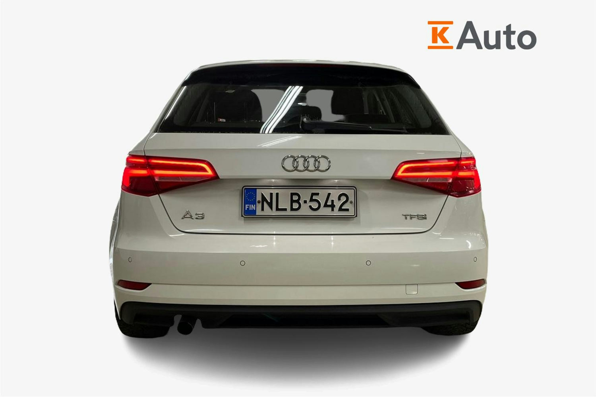 Valkoinen Audi A3 2018 kuva 3.