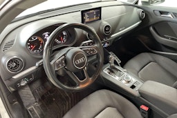 Valkoinen Audi A3 2018 kuva 6.