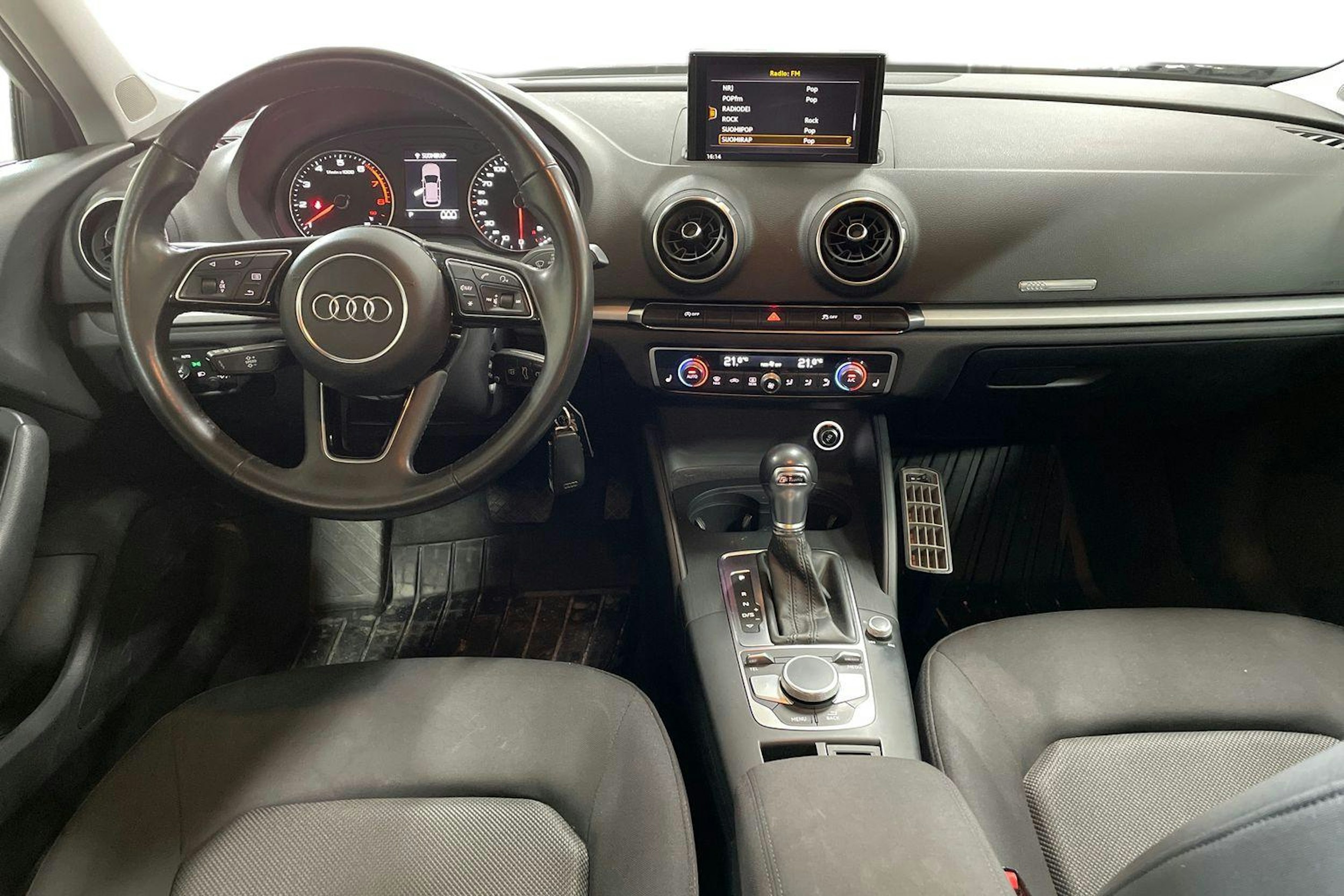 Valkoinen Audi A3 2018 kuva 7.