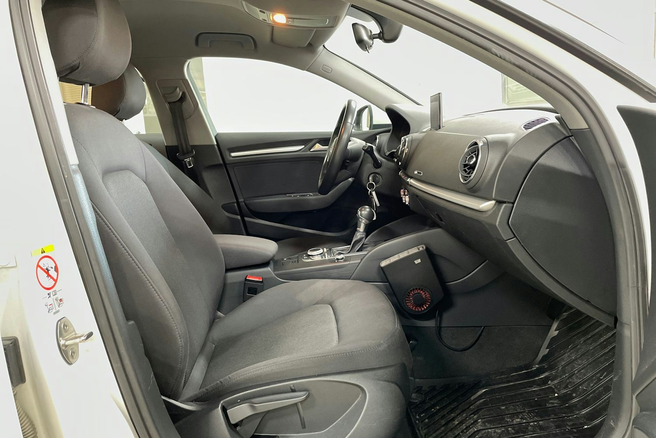 Valkoinen Audi A3 2018 kuva 11.