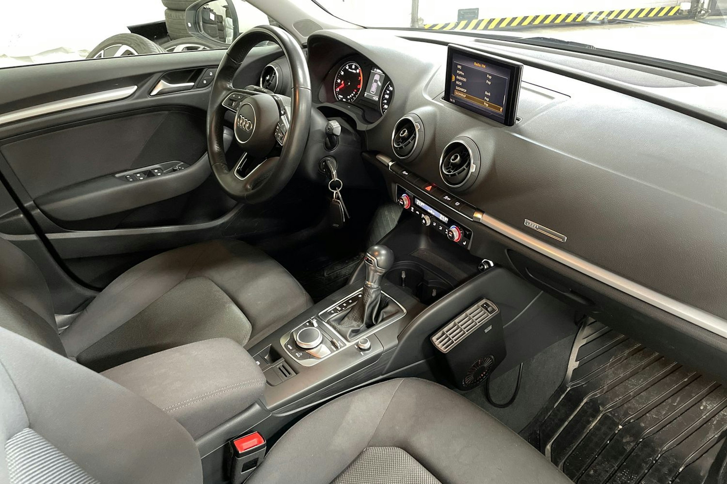 Valkoinen Audi A3 2018 kuva 12.