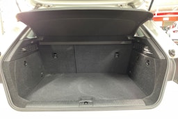 Valkoinen Audi A3 2018 kuva 13.