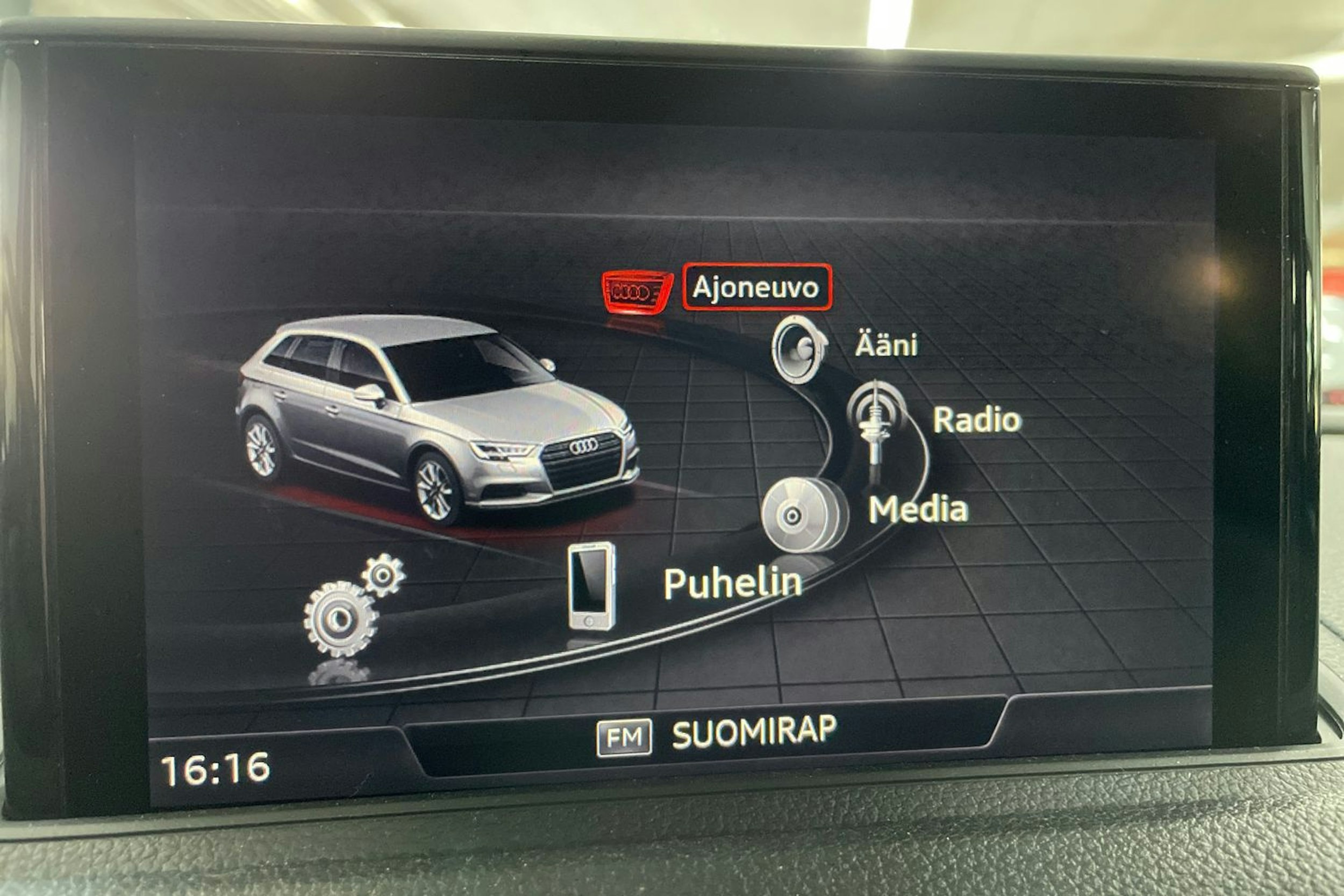 Valkoinen Audi A3 2018 kuva 15.