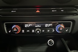 Valkoinen Audi A3 2018 kuva 17.