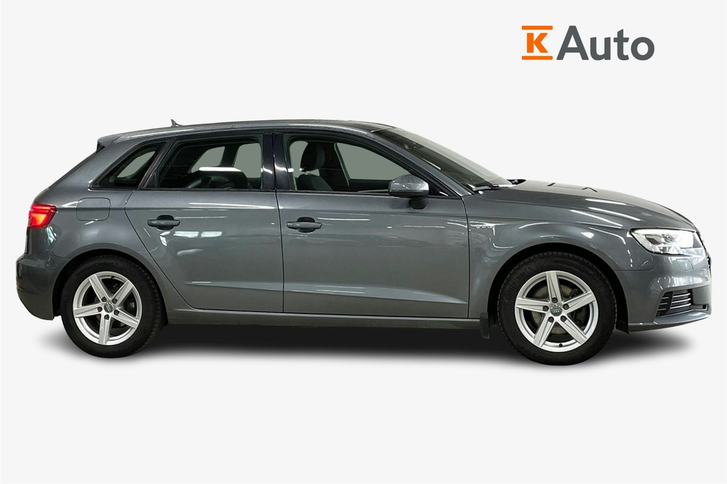 Harmaa Audi A3 2018 kuva 6.