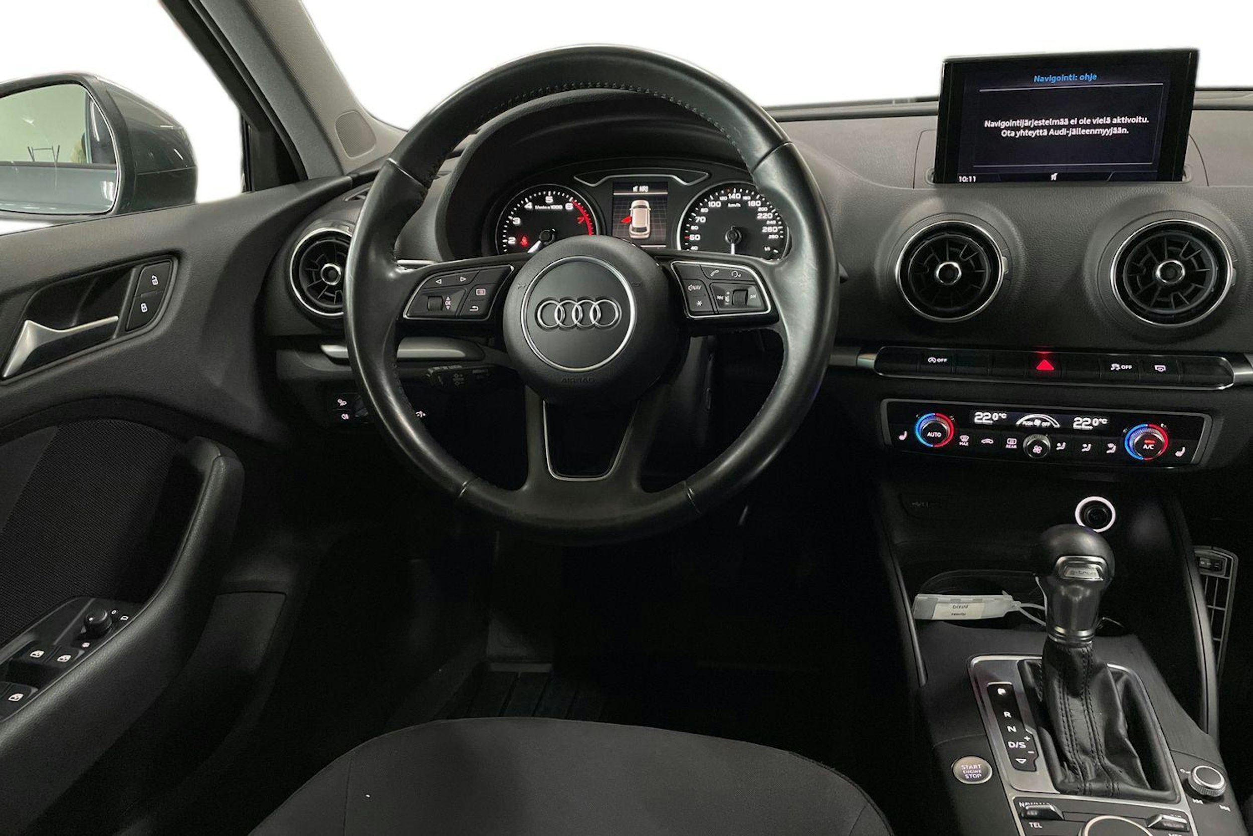 Harmaa Audi A3 2018 kuva 9.