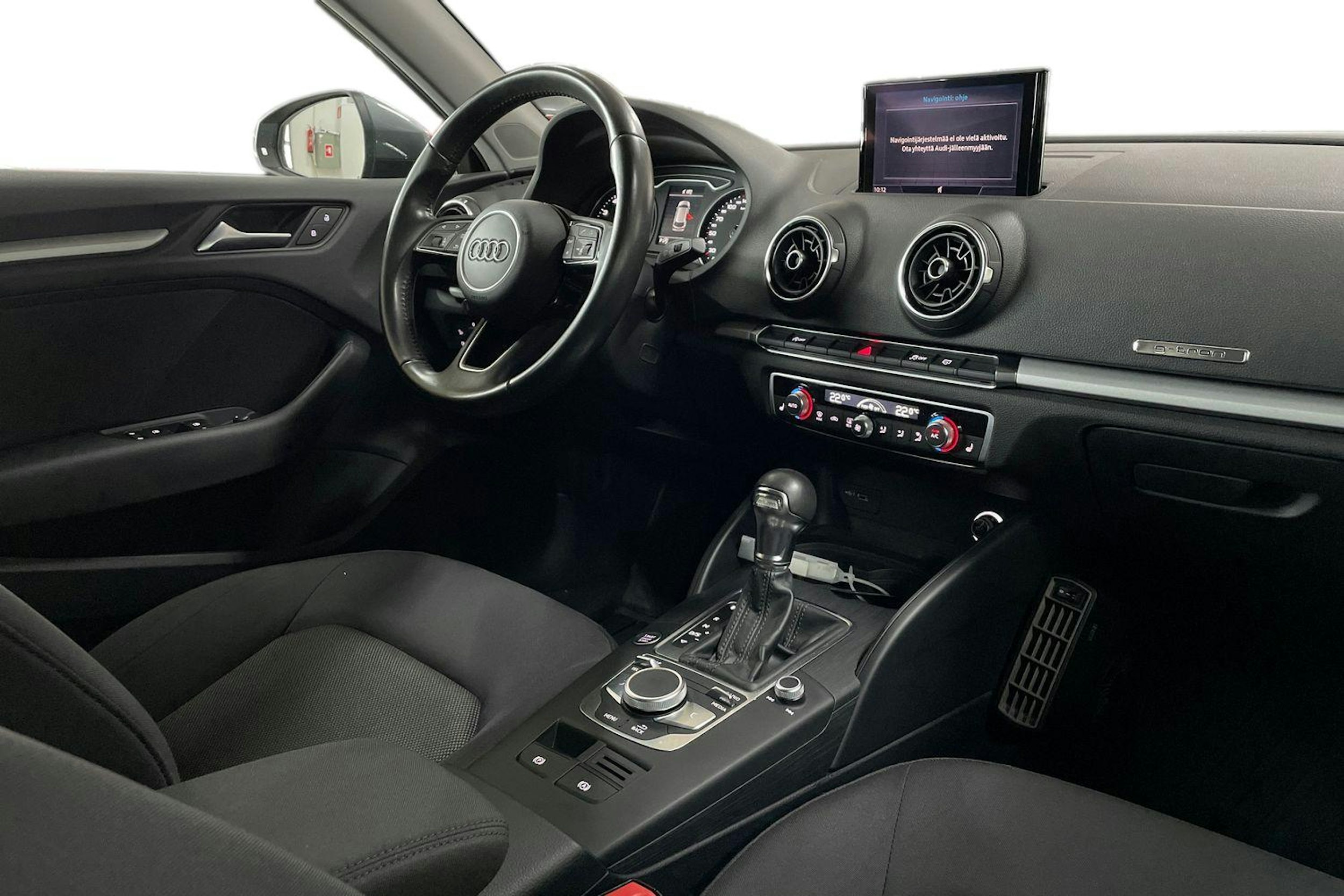 Harmaa Audi A3 2018 kuva 10.