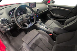 punainen Audi A3 2018 kuva 8.