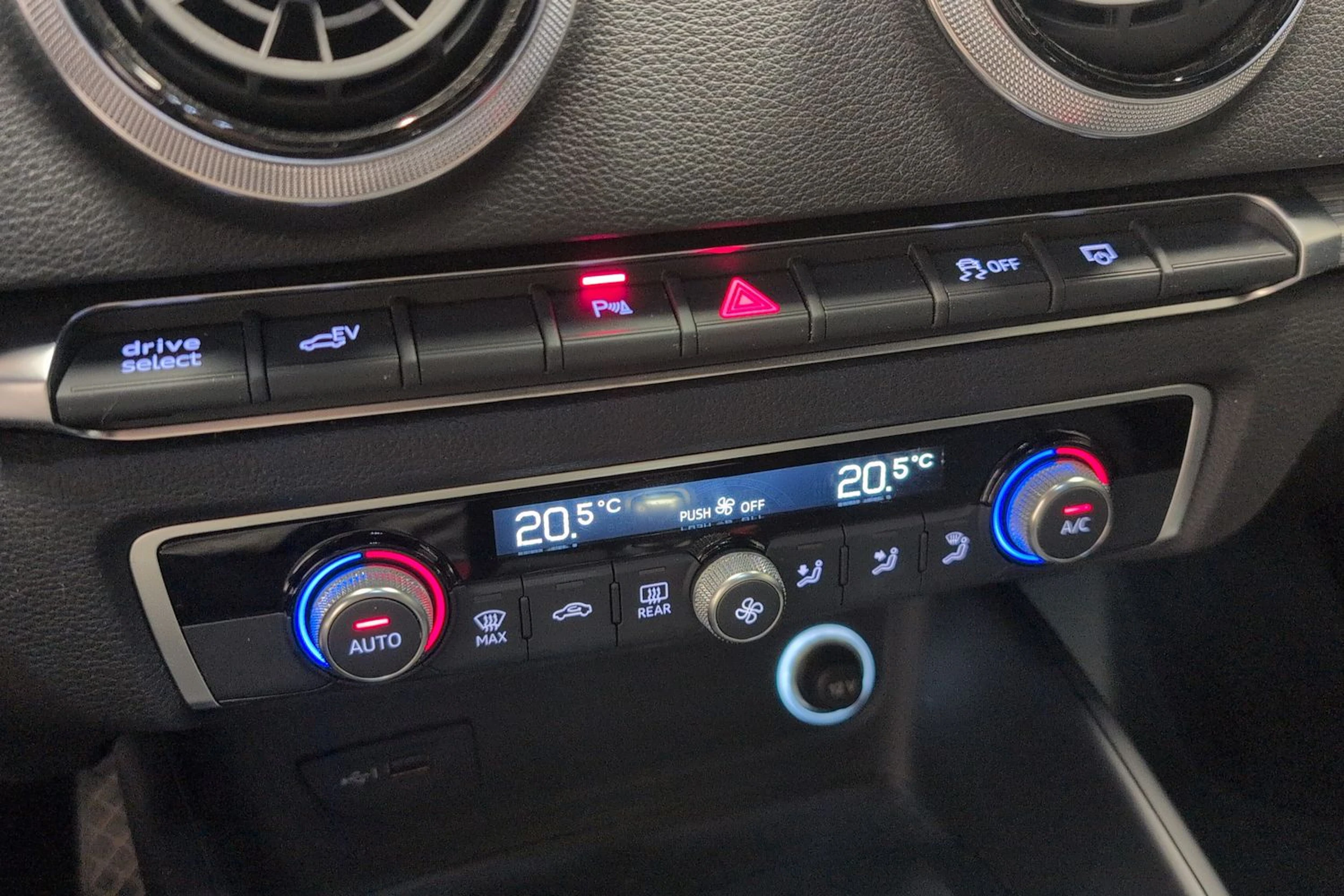 punainen Audi A3 2018 kuva 22.