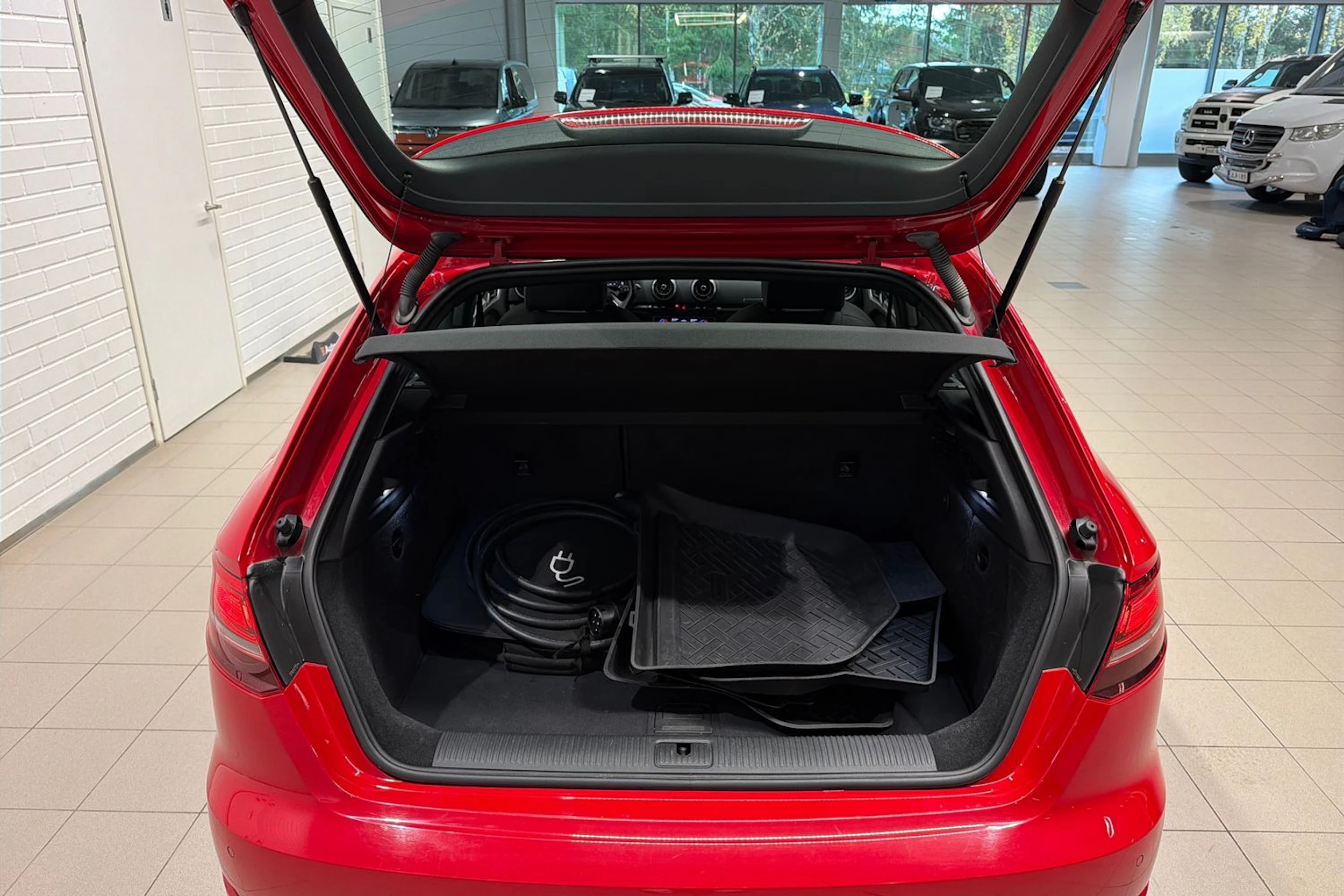 punainen Audi A3 2018 kuva 29.