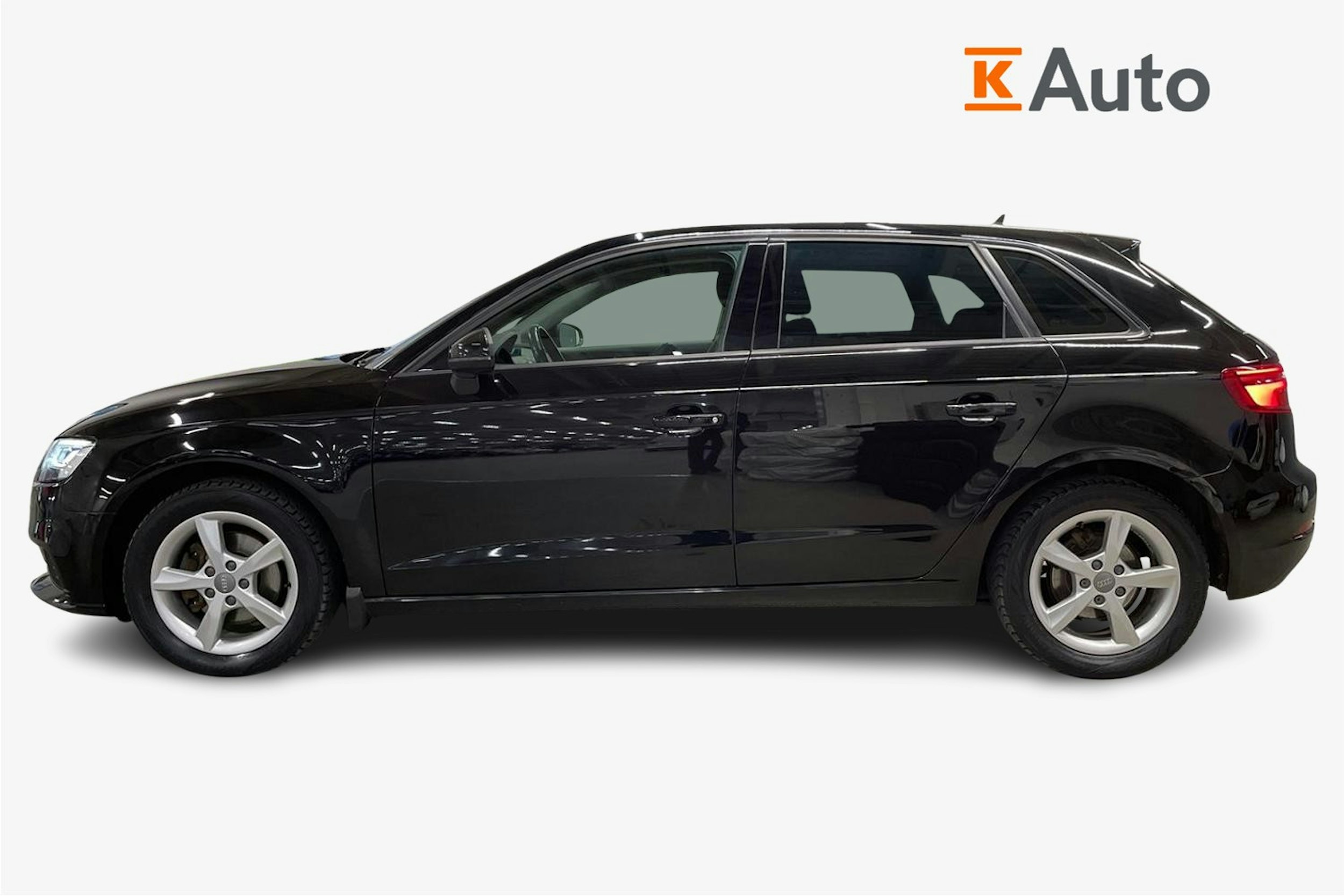 musta Audi A3 2018 kuva 6.