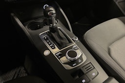 musta Audi A3 2018 kuva 21.