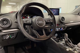 musta Audi A3 2018 kuva 25.