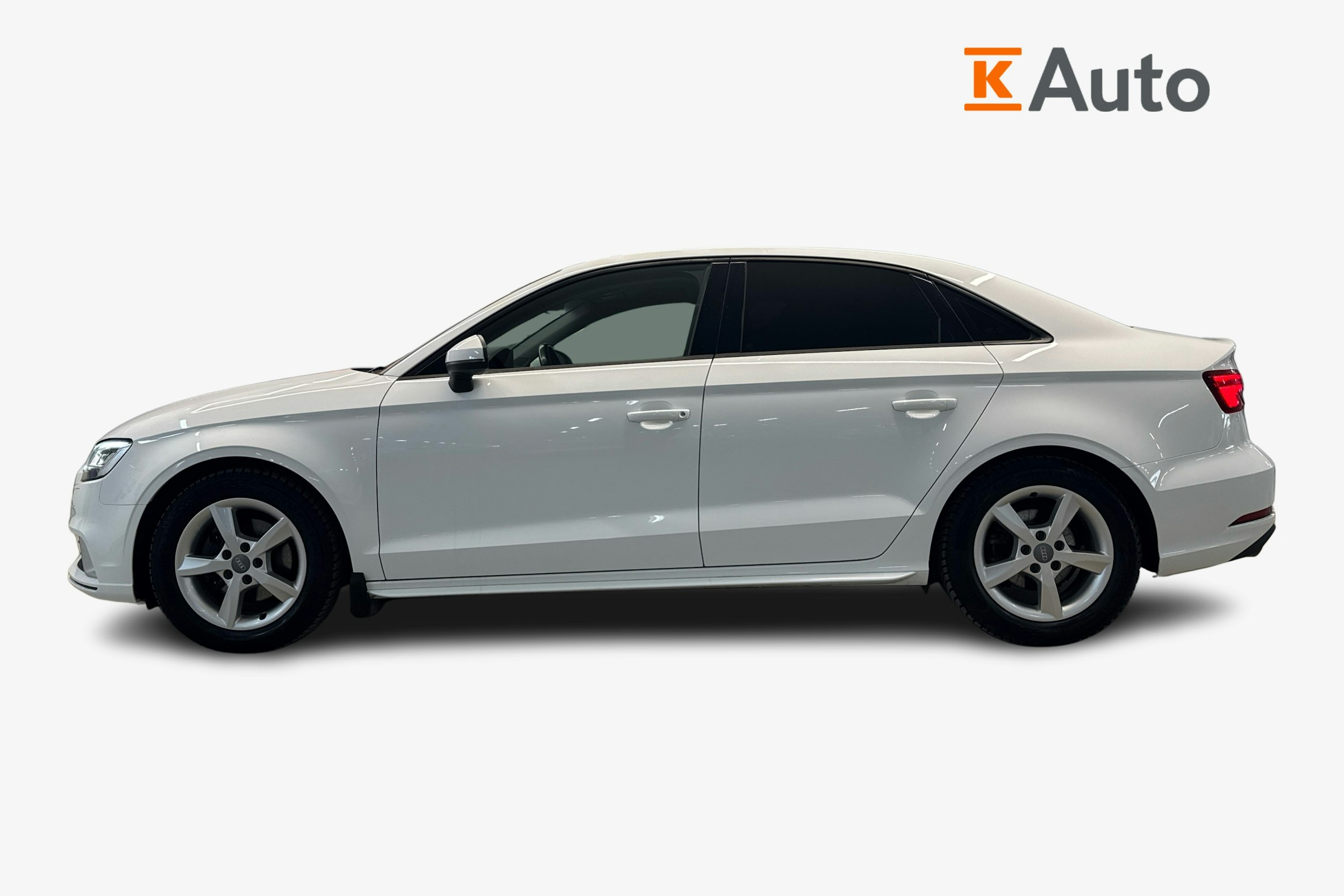 valkoinen Audi A3 2018 kuva 5.