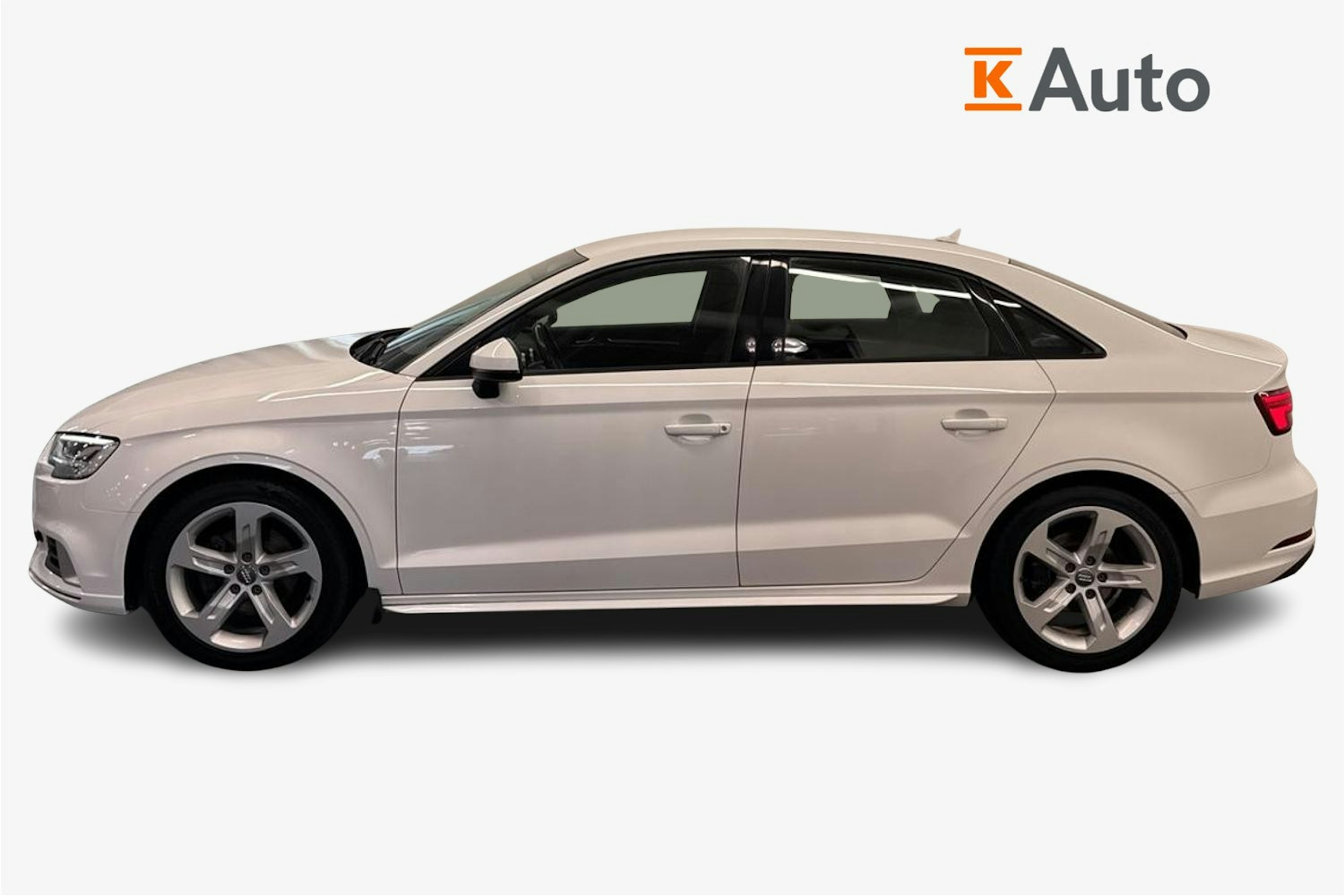 Valkoinen Audi A3 2018 kuva 5.