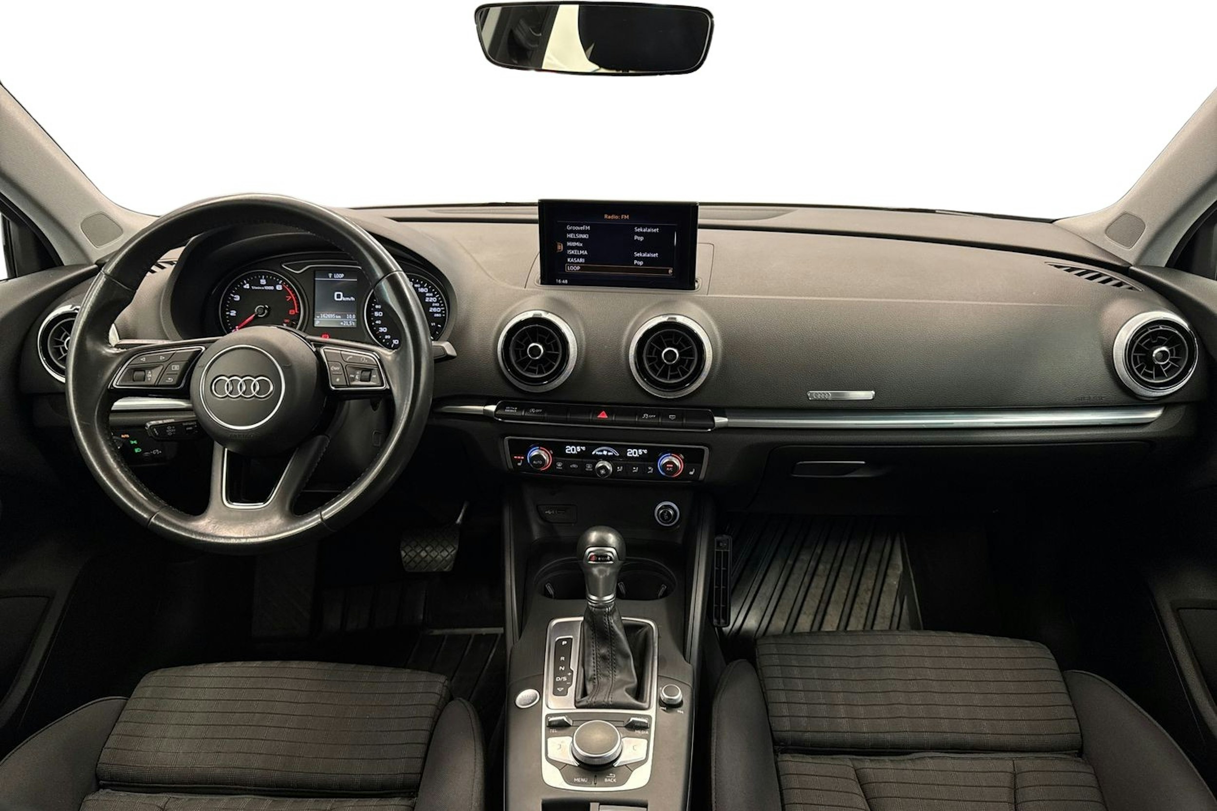 Valkoinen Audi A3 2018 kuva 7.