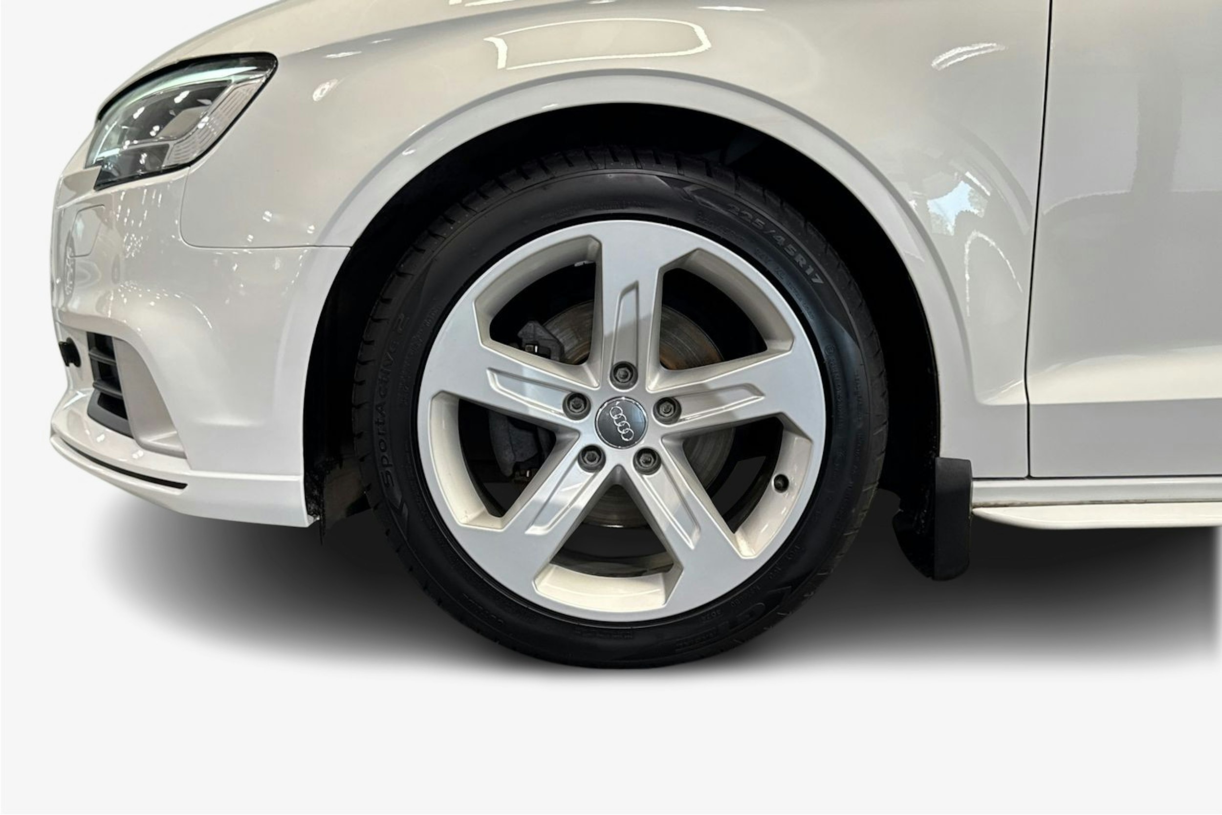 Valkoinen Audi A3 2018 kuva 9.