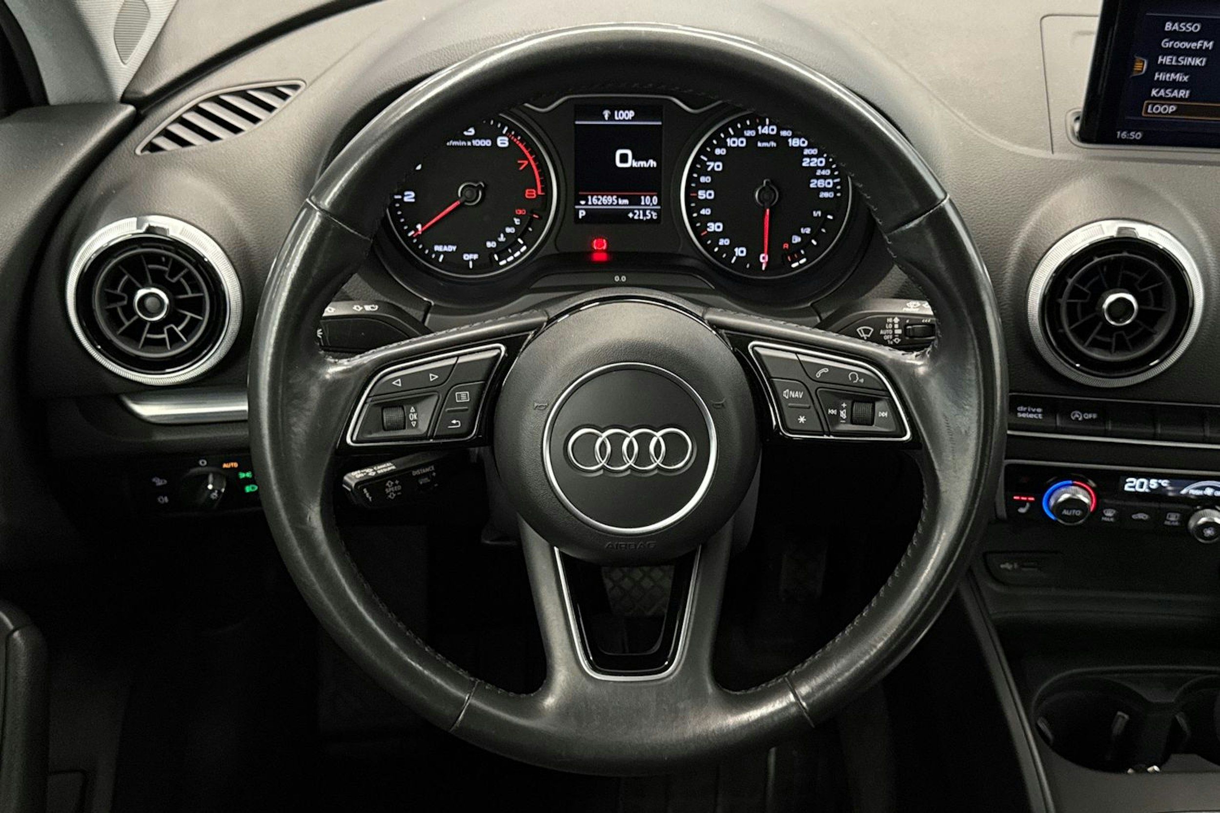Valkoinen Audi A3 2018 kuva 11.