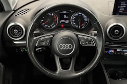 Valkoinen Audi A3 2018 kuva 11.