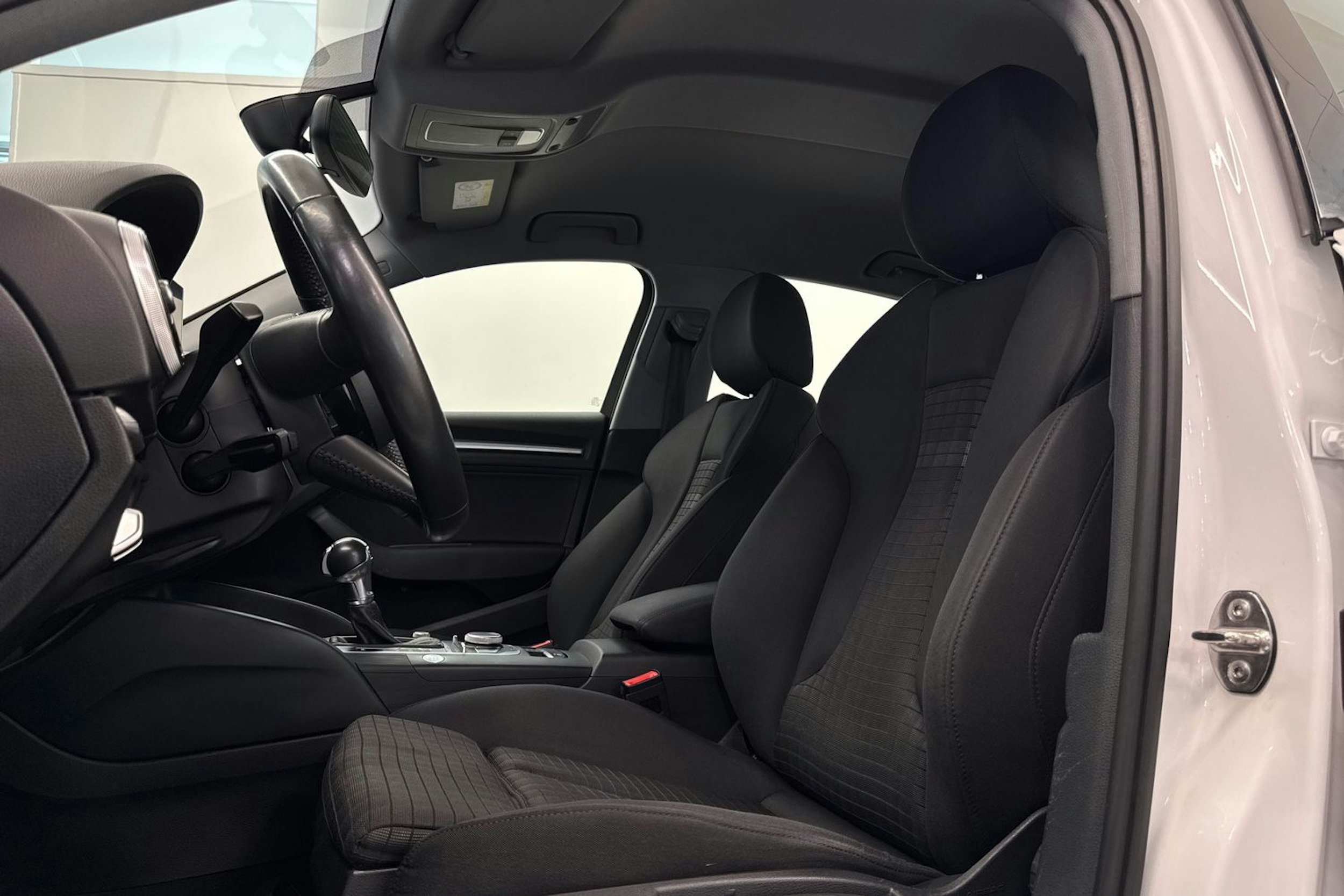 Valkoinen Audi A3 2018 kuva 13.
