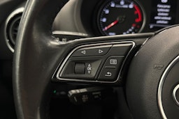 Valkoinen Audi A3 2018 kuva 15.