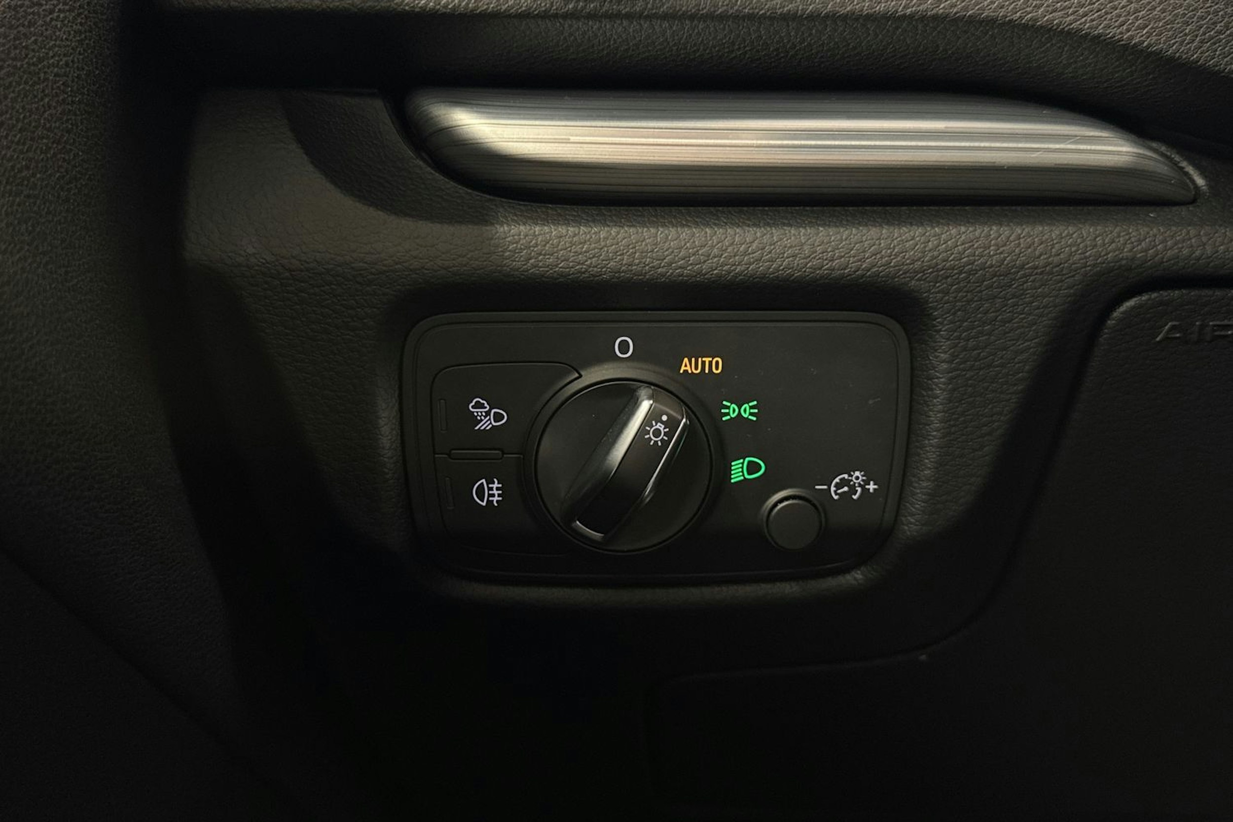 Valkoinen Audi A3 2018 kuva 17.