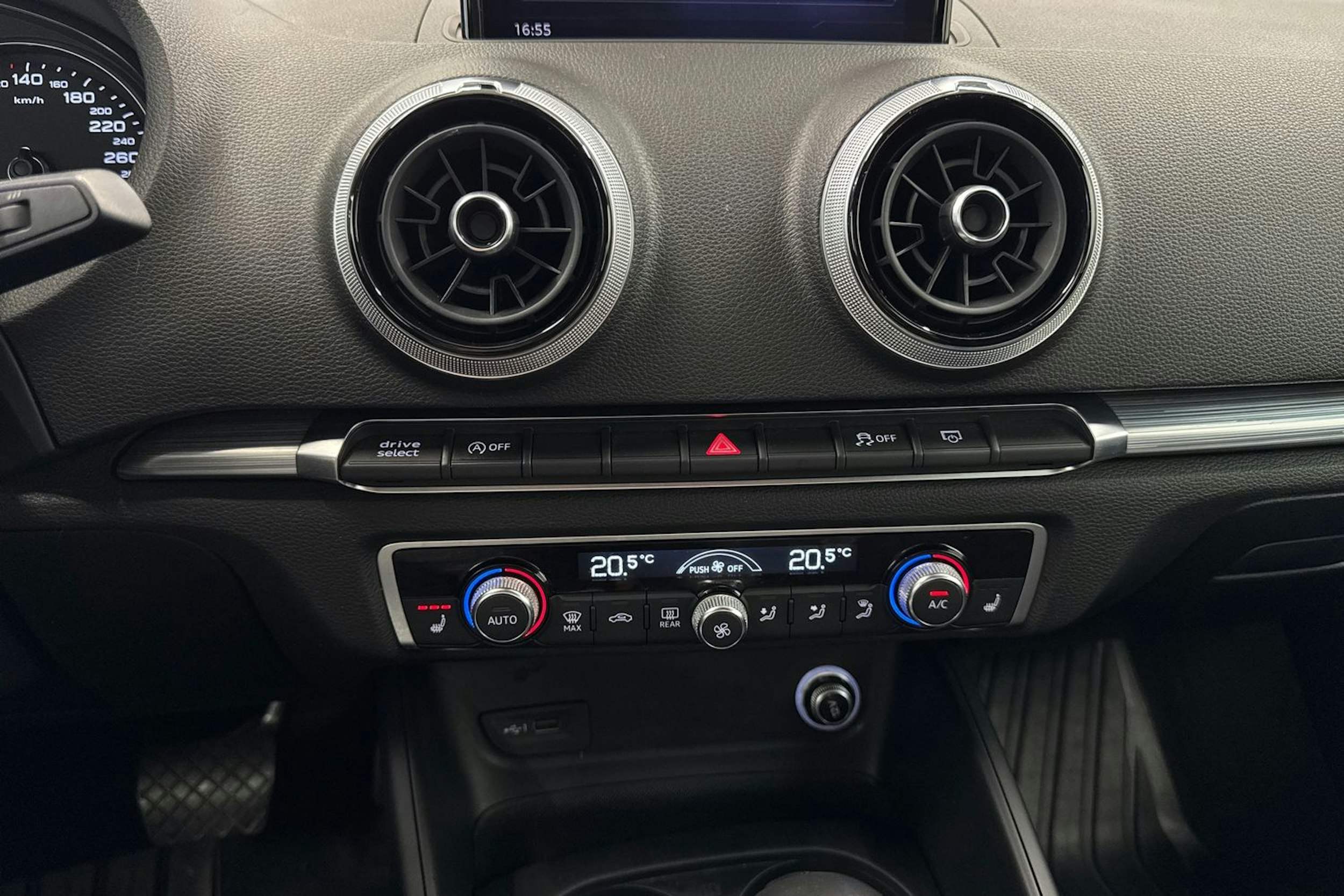 Valkoinen Audi A3 2018 kuva 20.