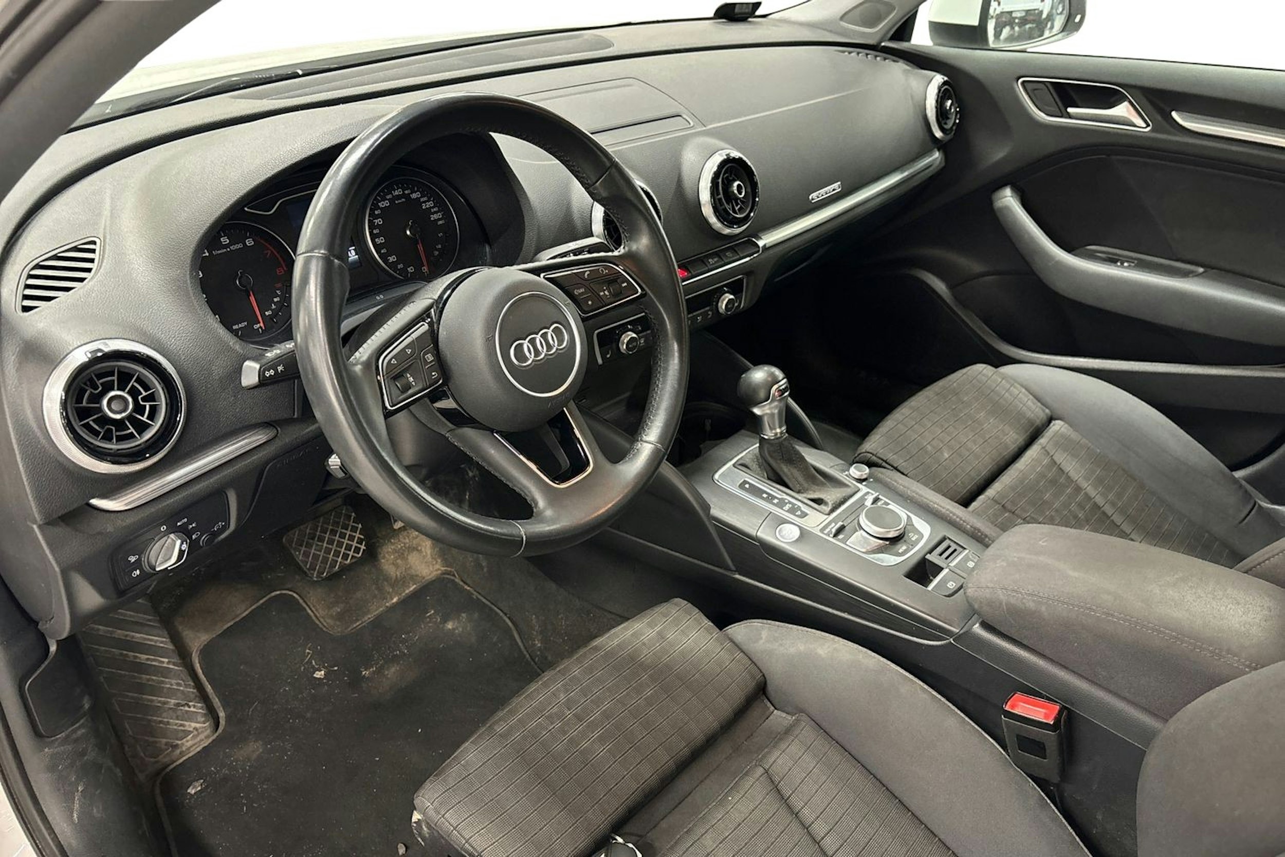 valkoinen Audi A3 2018 kuva 3.