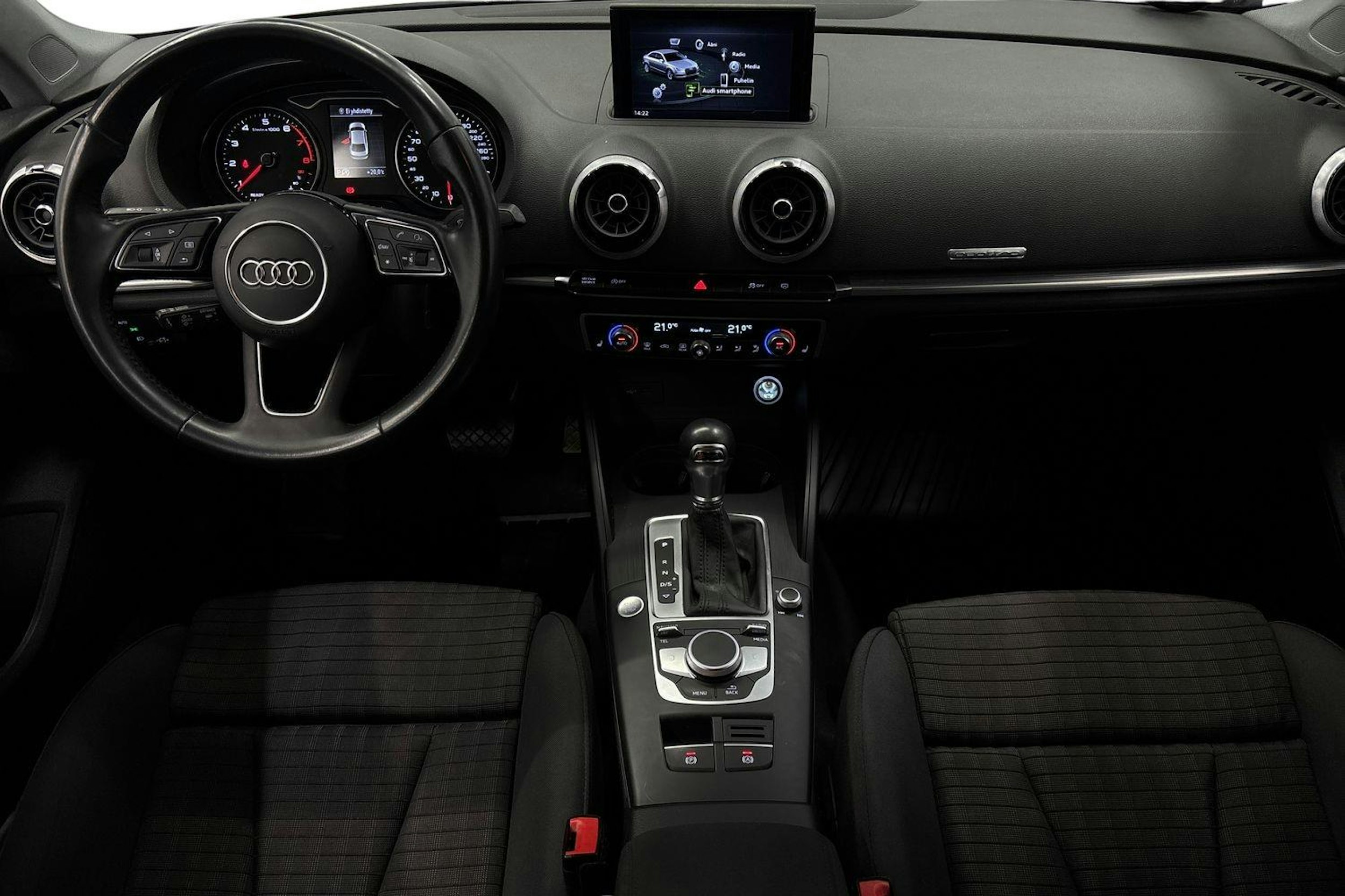 valkoinen Audi A3 2018 kuva 7.