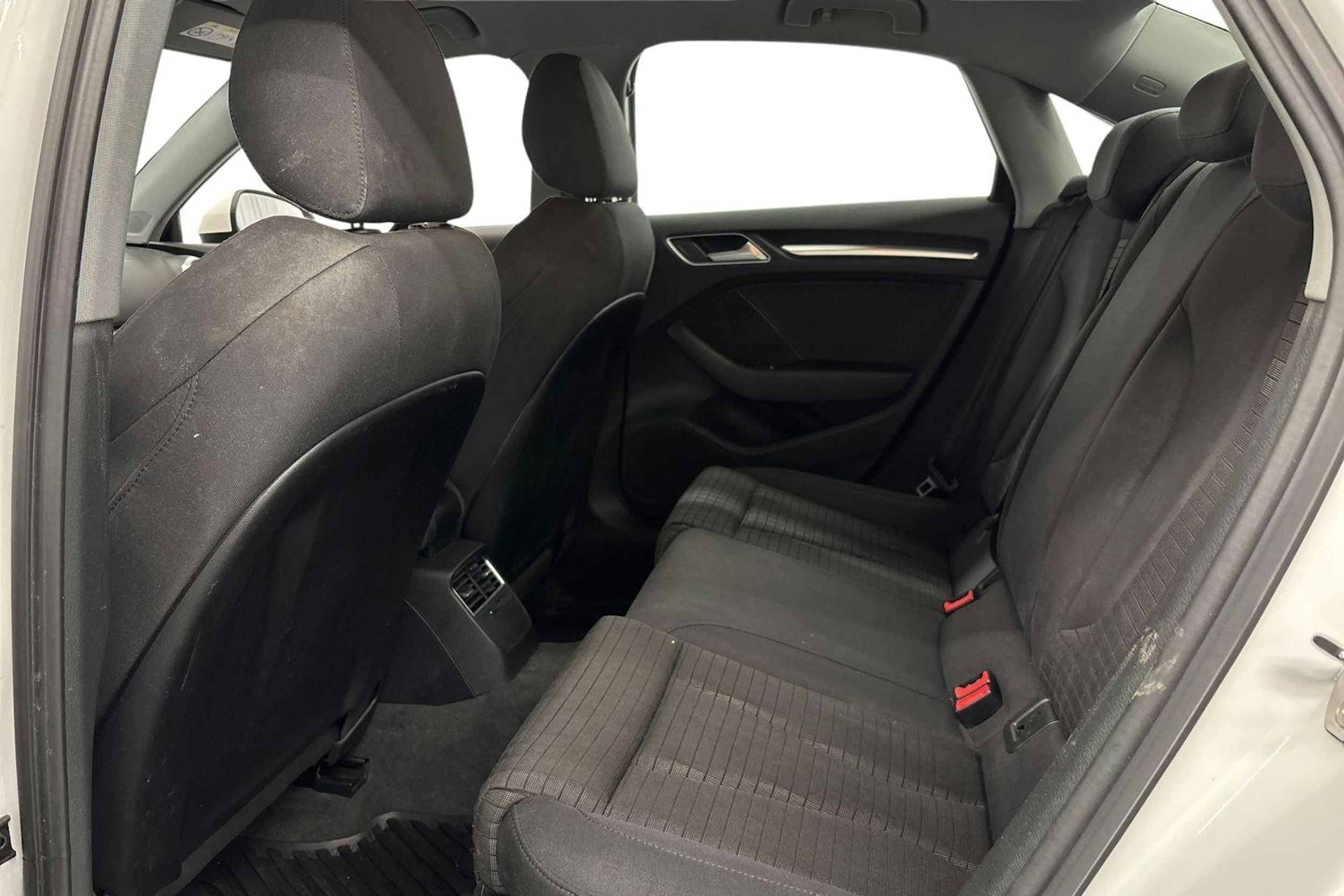 valkoinen Audi A3 2018 kuva 8.