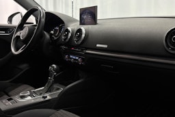 valkoinen Audi A3 2018 kuva 11.