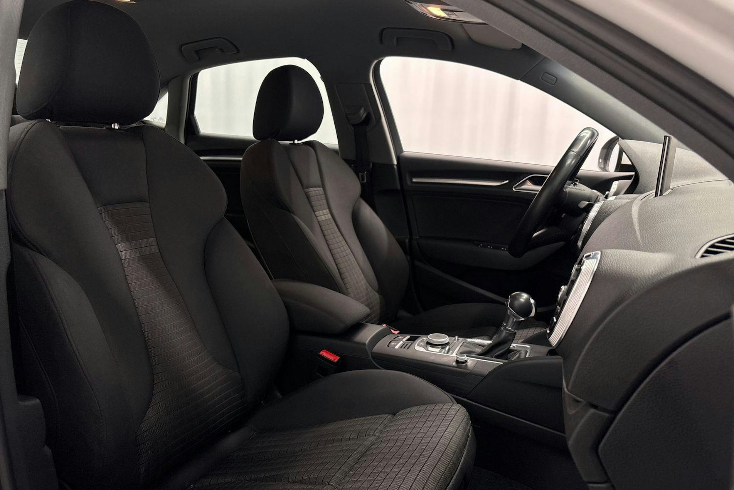 valkoinen Audi A3 2018 kuva 12.
