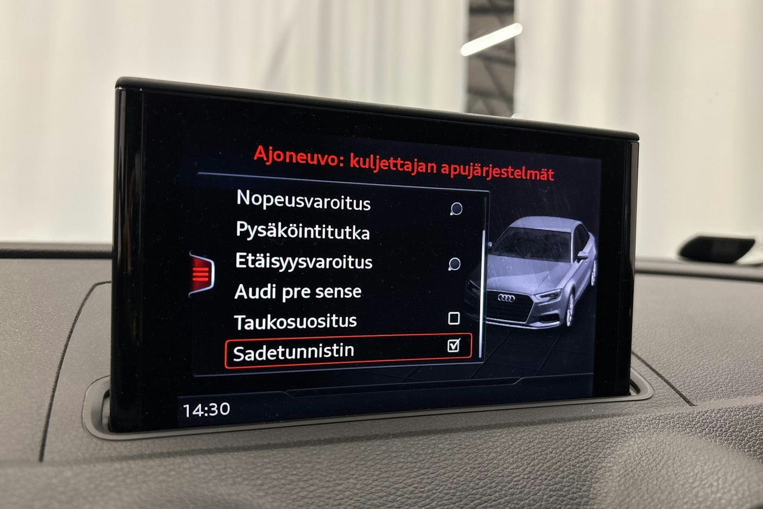 valkoinen Audi A3 2018 kuva 19.